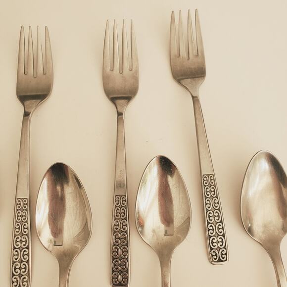 International Silver SERENATA Stainless Flatware 8 Pieces - Picture 3 of 11